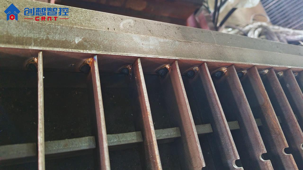 創想焊縫跟蹤系統在鋼格板自動焊接的應用