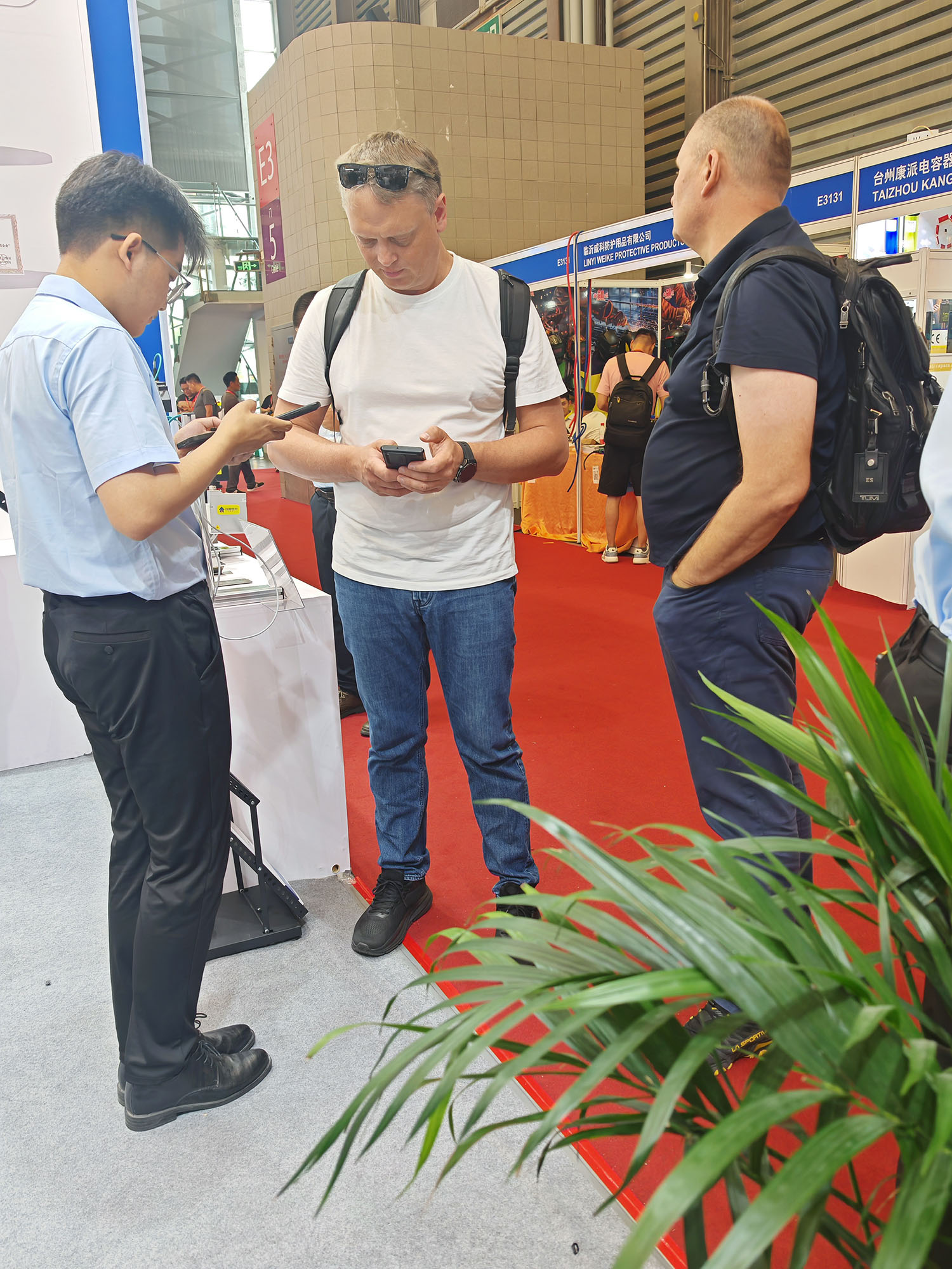 創(chuàng)想智控亮相第28屆北京·埃森焊接展，免示教與零前置焊縫跟蹤技術引爆現(xiàn)場關注