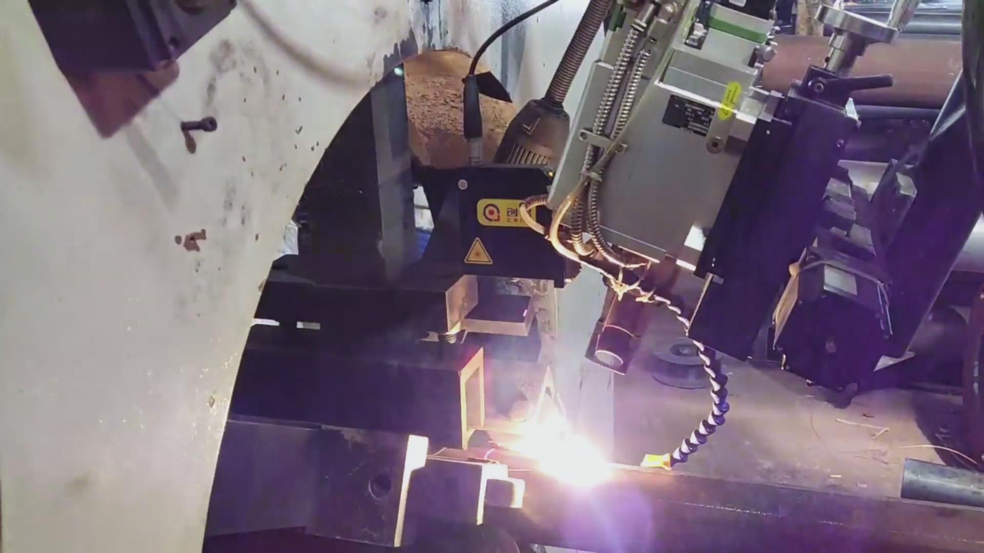 創想智控激光焊縫跟蹤器應用于專機，實現燈桿焊接全自動化升級